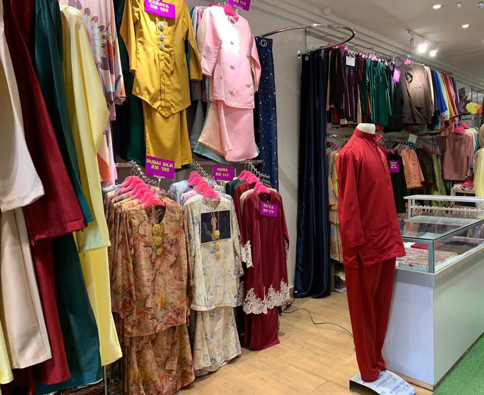 Bisnes Pakaian Di Bangi Sentral Untuk Dijual