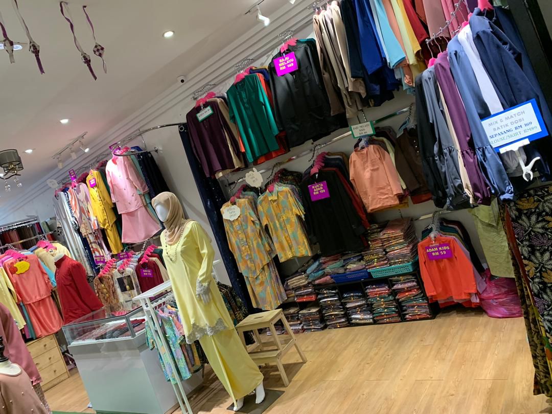 Bisnes Pakaian Di Bangi Sentral Untuk Dijual